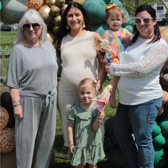 Meet your Posher, Traci - Picture 2 of 4